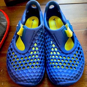 Vivo Barefoot water shoes brand new